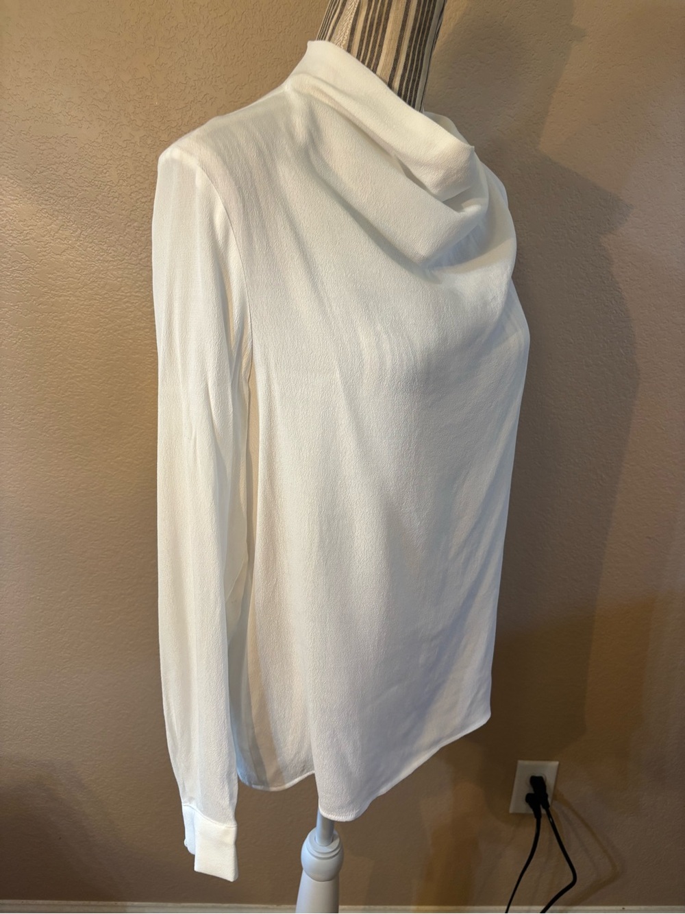 NWT H&M Blouse Size 6 Ivory Cowl Neck Long Sleeve Flowy Classy 2-Button Close - Picture 5 of 15
